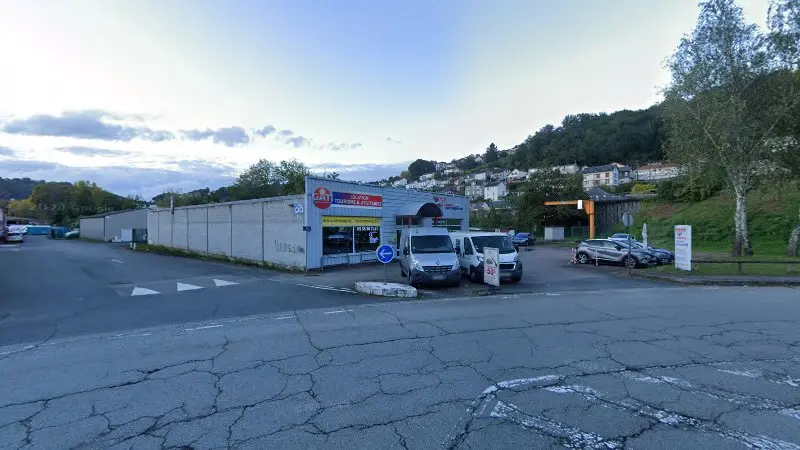Vue de la rue devant AD Garage Expert AUTO TULLISTE - GAT, Tulle