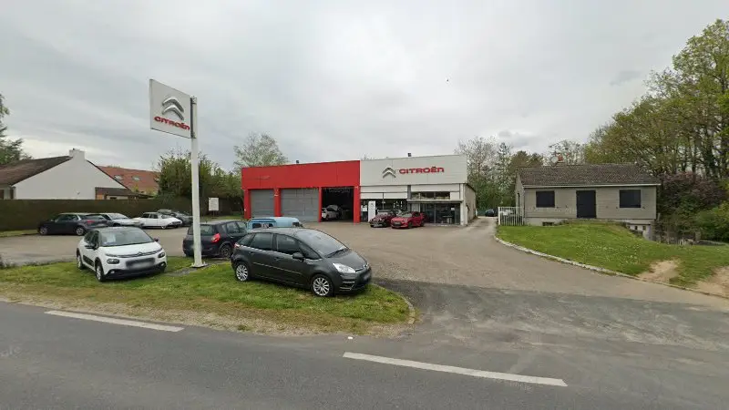 Vue de la rue devant Garage Beuret Eric - Citroën, Fay-aux-Loges
