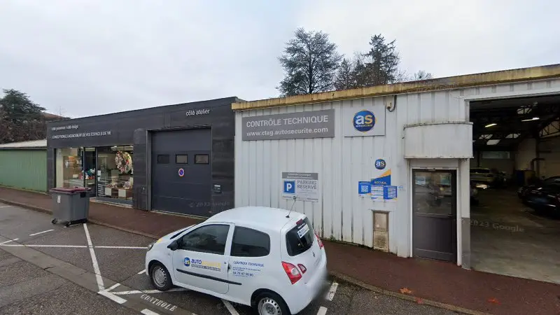 Vue de la rue devant AS Auto Sécurité Contrôle technique Genas Centre Ville, Genas