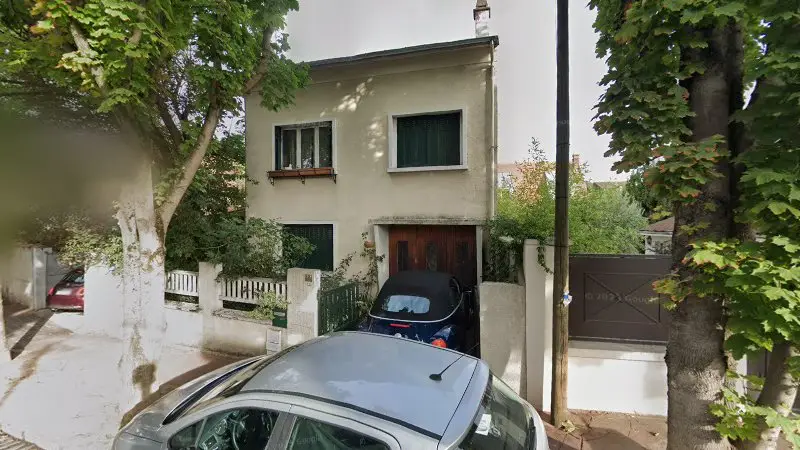 Vue de la rue devant Avatacar, Saint-Maur-des-Fossés