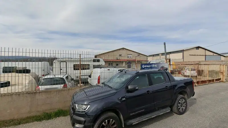 Vue de la rue devant Garage Léal, Portes-lès-Valence