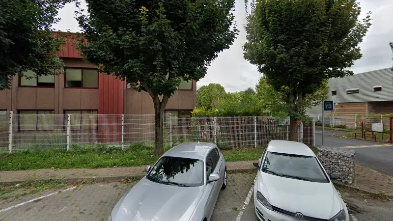 Vue de la rue devant Vms carrosserie, Tremblay-en-France