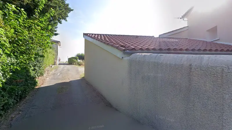Vue de la rue devant Agriloc Controle Qualite Cremillieux, Saint-Bardoux