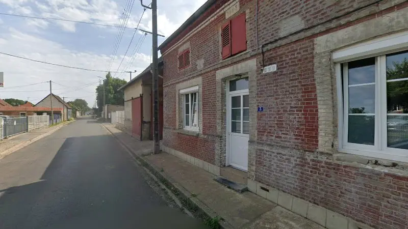 Vue de la rue devant Garage Alain Guilbaut - Citroën, Quesnoy-le-Montant