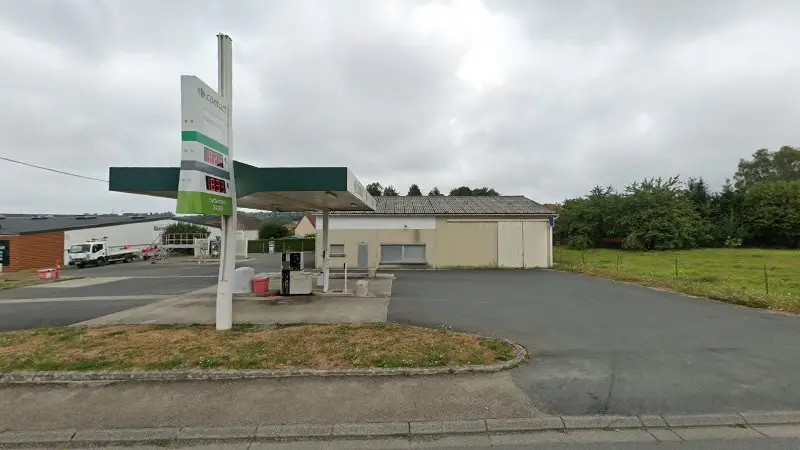 Vue de la rue devant Eurorepar Garage Pluviaud, Bénévent-l'Abbaye