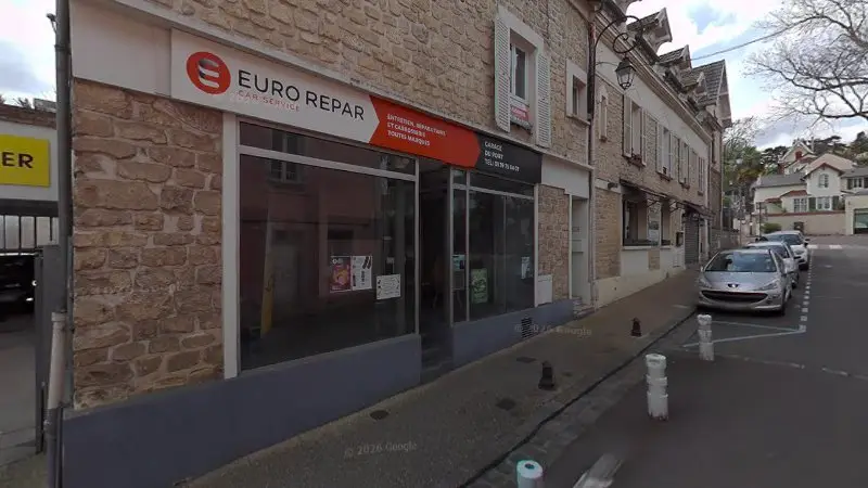 Vue de la rue devant Euro Repar Car Service, Villennes-sur-Seine
