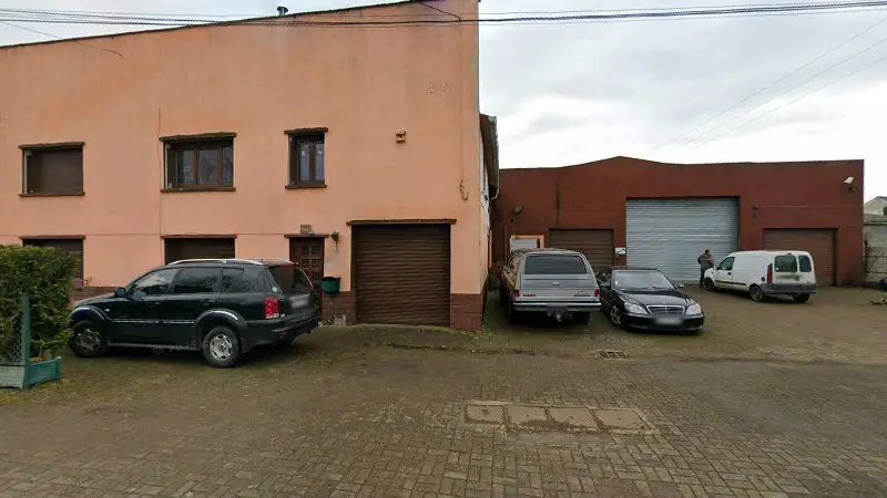 Vue de la rue devant ks nettoyage auto, Sailly-sur-la-Lys