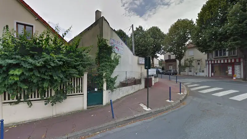 Vue de la rue devant Eurorepar Car Service, Clamart