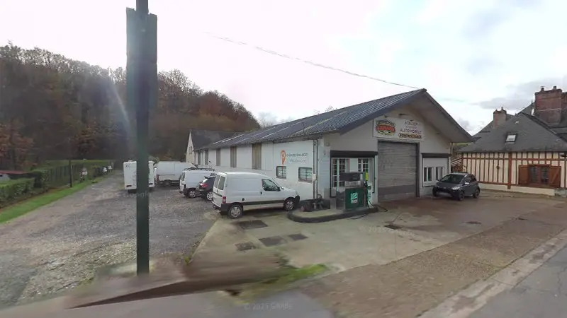 Vue de la rue devant Garage de la Durdent, Grainville-la-Teinturière