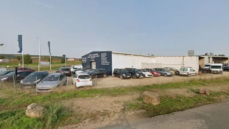 Vue de la rue devant Joly automobiles, Sennecey-le-Grand