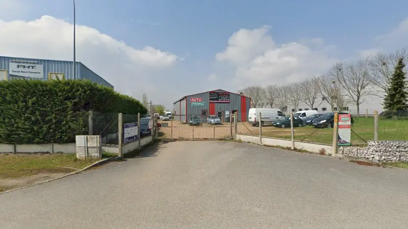 Vue de la rue devant Carrosserie TF Auto (anciennement carrosserie duramé), Courville-sur-Eure