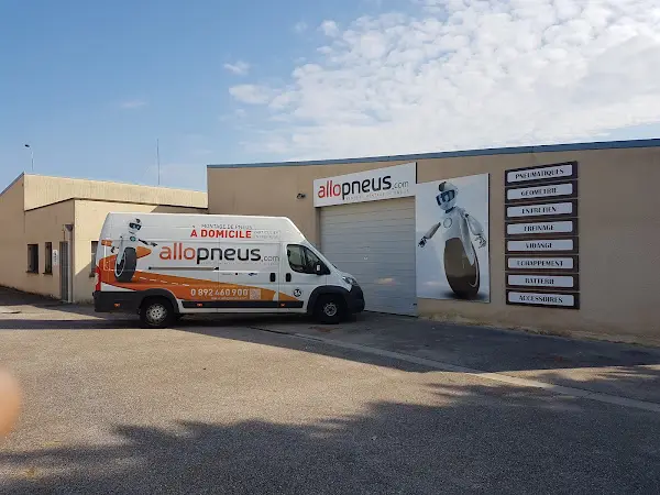 Photo publiée sur la fiche Google de BT PNEUS 54 - CENTRE AGREE ALLOPNEUS - Vente et Montage de pneumatiques / Service rapide, Heillecourt