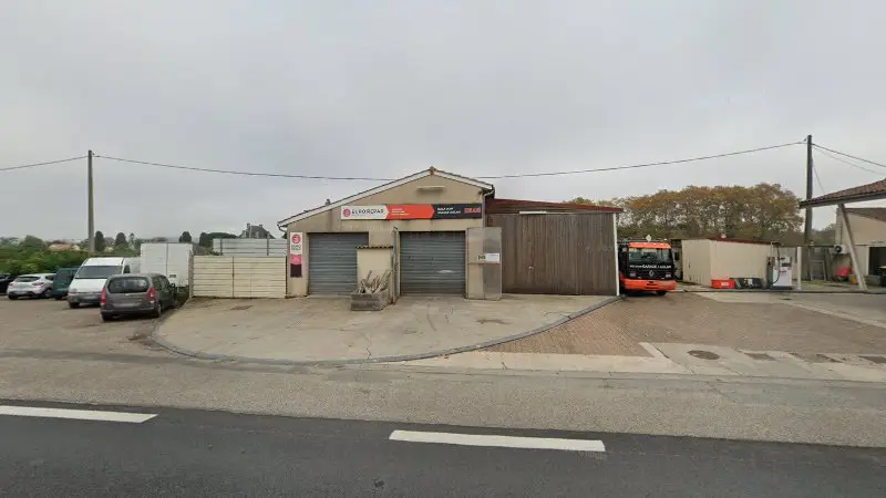 Vue de la rue devant Eurorepar Garage Meca Dom, Cérons