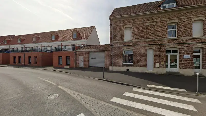 Vue de la rue devant Love car 62, Bruay-la-Buissière