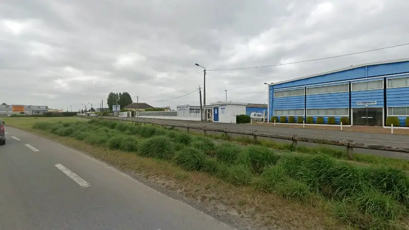 Vue de la rue devant Mécanique Industrielle Europrécis, Beaurains