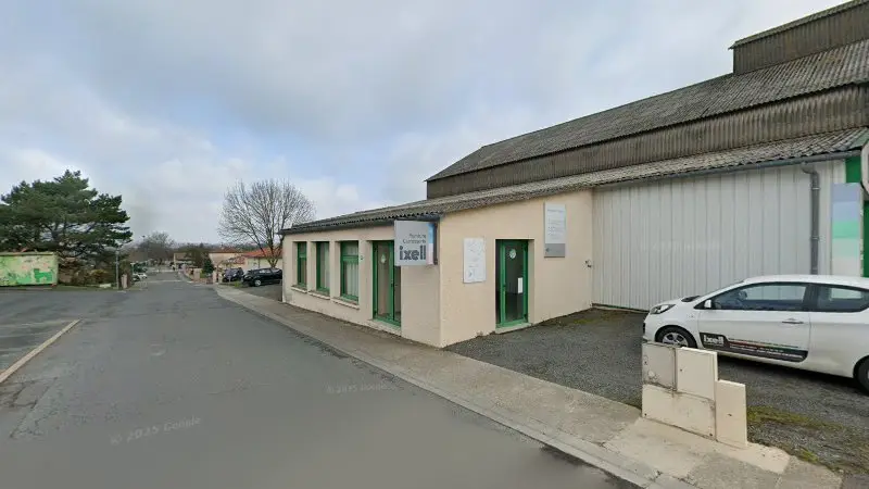 Vue de la rue devant Carrosserie Sonilhac, Padiès
