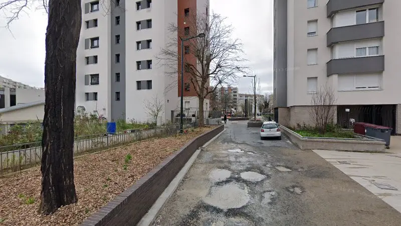 Vue de la rue devant Roody 509, Asnières-sur-Seine