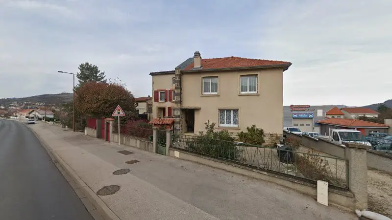 Vue de la rue devant AXIAL - CARROSSERIE JOAQUIM & FILS, Les Martres-de-Veyre