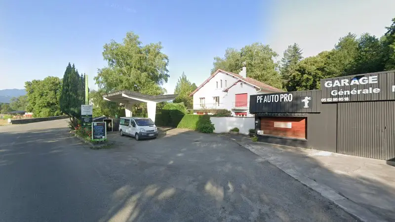 Vue de la rue devant Marcaille Pneumatics - St Laurent de Neste, Saint-Laurent-de-Neste