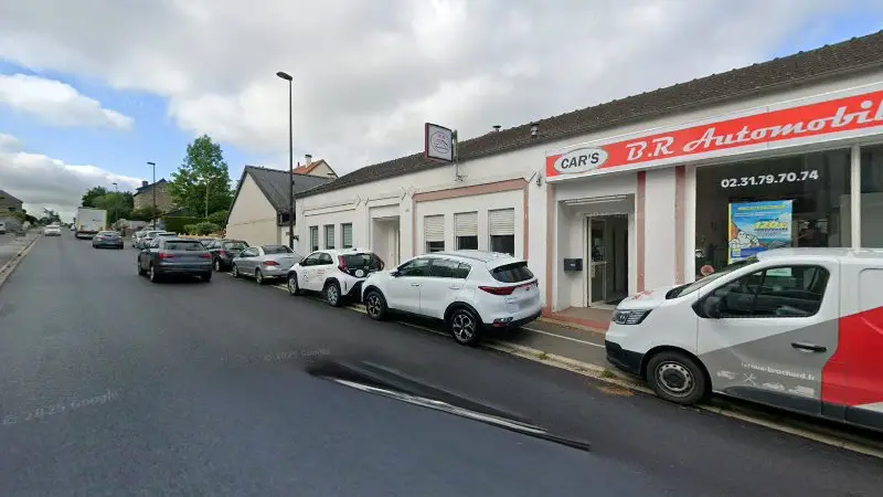 Vue de la rue devant Garage ROGER, Thury-Harcourt-le-Hom