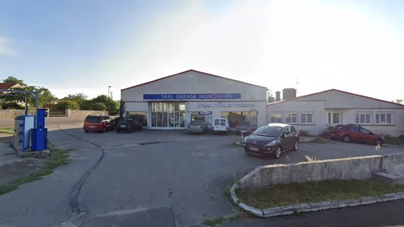 Vue de la rue devant Sarl Garage Monchanin, Saint-Gengoux-le-National