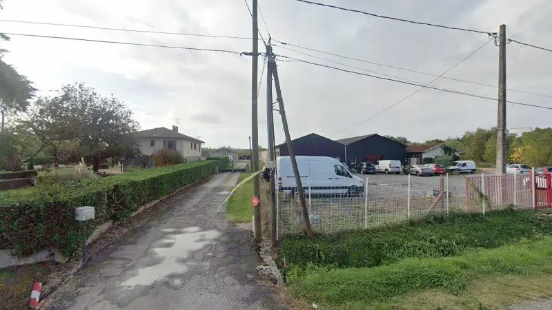 Vue de la rue devant Zine Vo, La Magdelaine-sur-Tarn