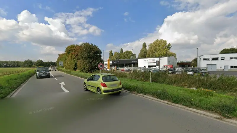 Vue de la rue devant Carrosserie Lecuppre, Haubourdin