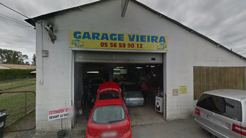 Vue de la rue devant Garage Vieira, Saint-Laurent-Médoc
