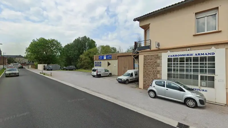 Vue de la rue devant Eurl Carrosserie Armand, Vabres-l'Abbaye