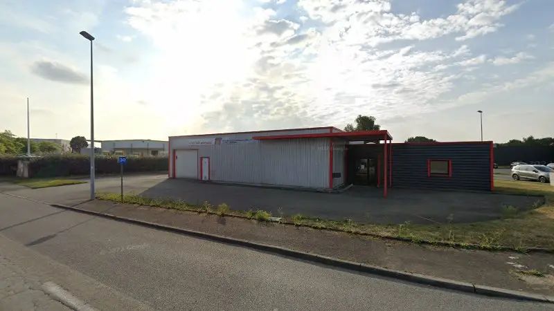 Vue de la rue devant GARAGE PREMIER - ATELIER DE KERGA, Gouesnou
