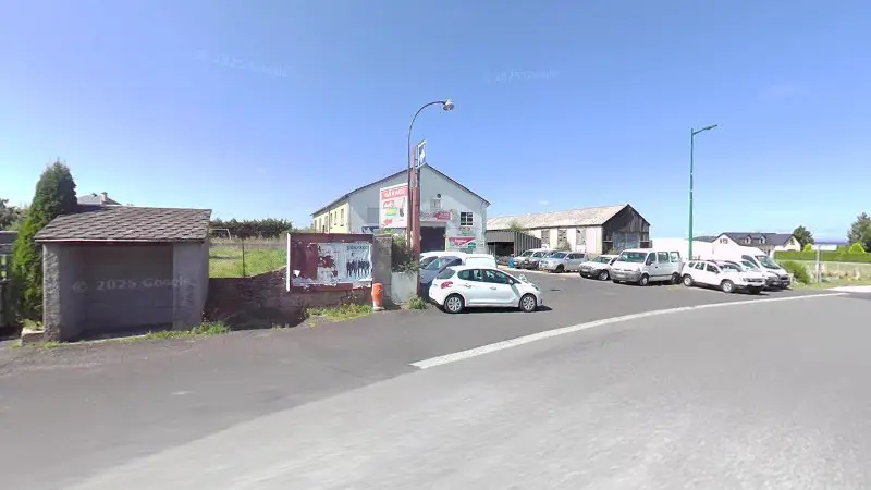 Vue de la rue devant GARAGE MBS PNEUS, Peyre en Aubrac