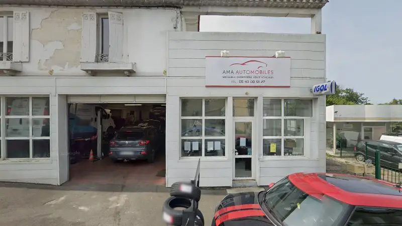 Vue de la rue devant Ama Automobiles Carlos, Saint-Loubès