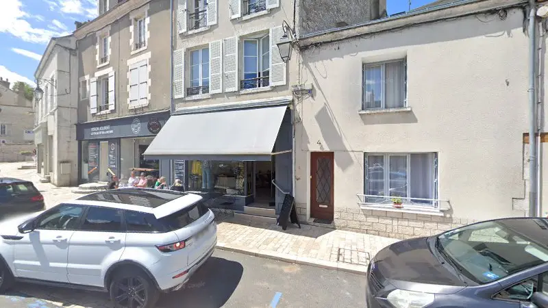Vue de la rue devant MOBILI’CARS - Orléans, Meung-sur-Loire