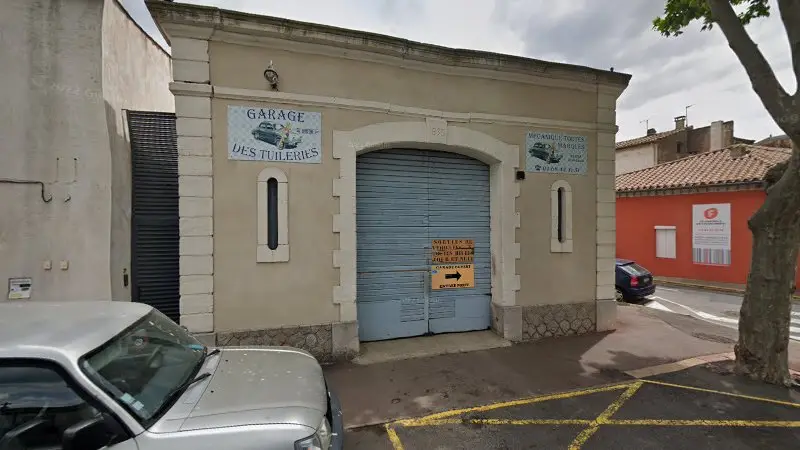 Vue de la rue devant Garage Des Tuileries, Narbonne