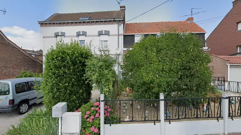 Vue de la rue devant Palmer Francis, Fournes-en-Weppes