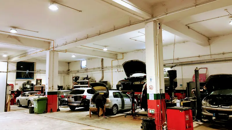 Photo publiée sur la fiche Google de Ateliers CARISCO : SELF-GARAGE / CARROSSERIE, Saint-Germain-lès-Arpajon