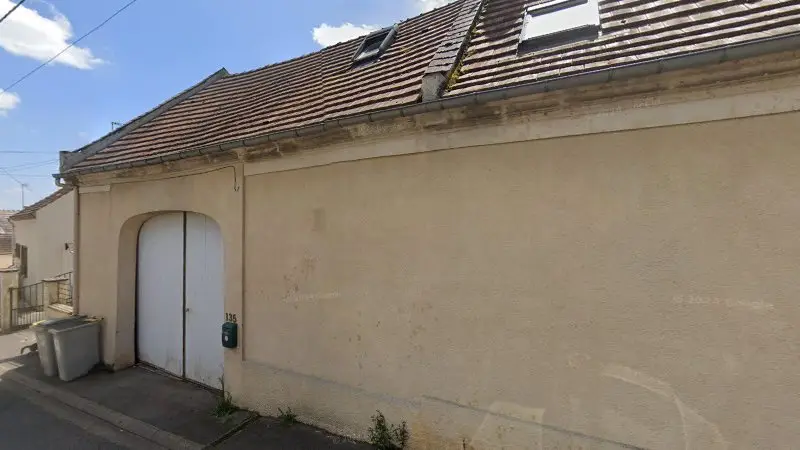 Vue de la rue devant SJ Motors, Ribécourt-Dreslincourt