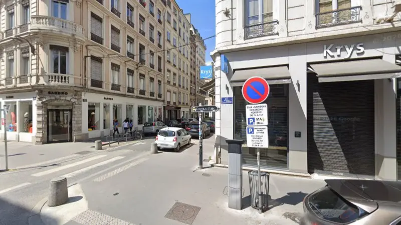 Vue de la rue devant SERVICE CARTE GRISE FRANCE, Lyon