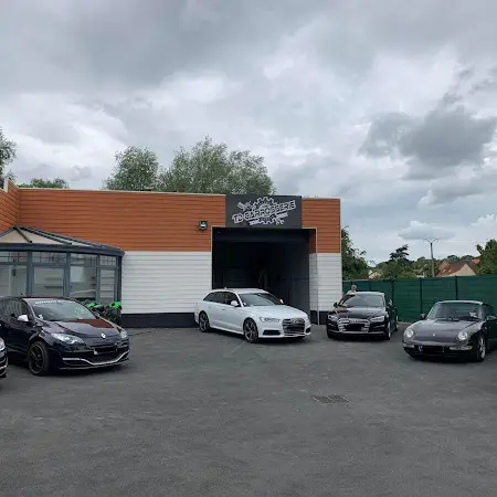 Photo publiée sur la fiche Google de TD carrosserie garage, Houlle