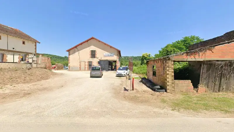 Vue de la rue devant Garage O'cre'pneus, Lafrançaise