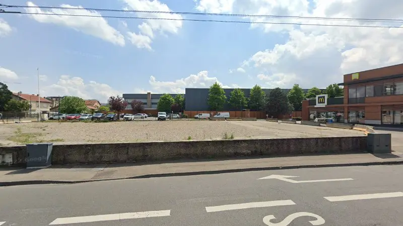 Vue de la rue devant C-Carrosserie, Villeurbanne