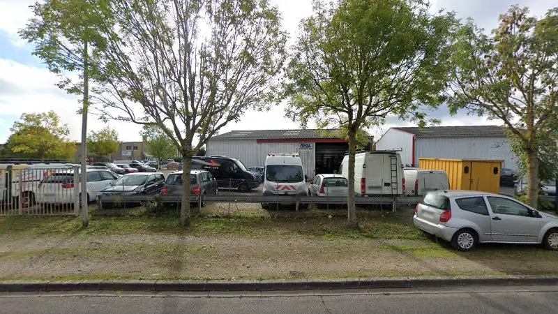 Vue de la rue devant GARAGE GME, Saint-Denis-en-Val