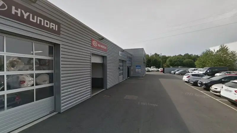 Vue de la rue devant TOP CARROSSERIE, Cesson-Sévigné