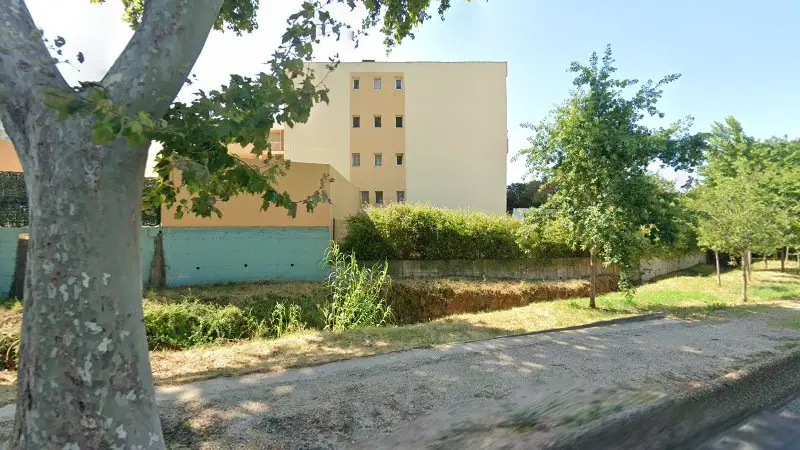 Vue de la rue devant Car-line, Six-Fours-les-Plages