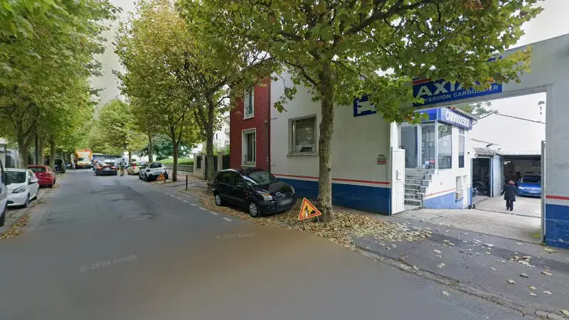 Vue de la rue devant AXIAL - Carrosserie CTP 94 SAINT MAUR LE PARC, Saint-Maur-des-Fossés