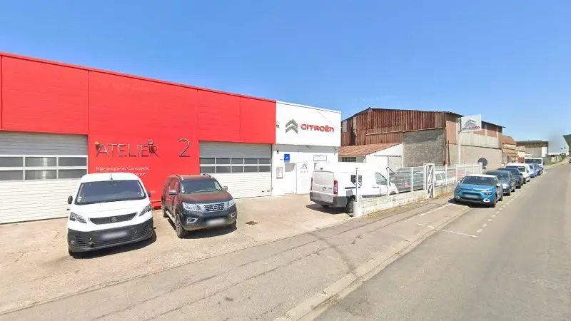 Vue de la rue devant Garage du Vert Pré - Citroën, Saint-Nicolas-de-Port
