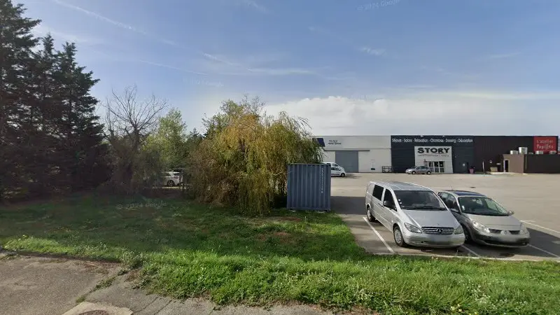 Vue de la rue devant EURO PARE BRISE, Davézieux