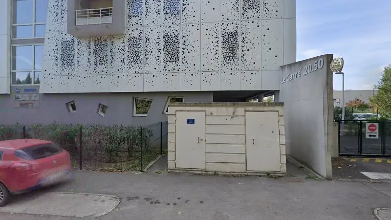 Vue de la rue devant TMS Nîmes : Mécanique à domicile - Garage automobile - Atelier mobile - Particuliers & Pros - Nîmes et alentours, Nîmes