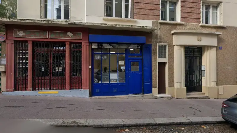 Vue de la rue devant Auto Bilan de L Ile de France 2, Paris