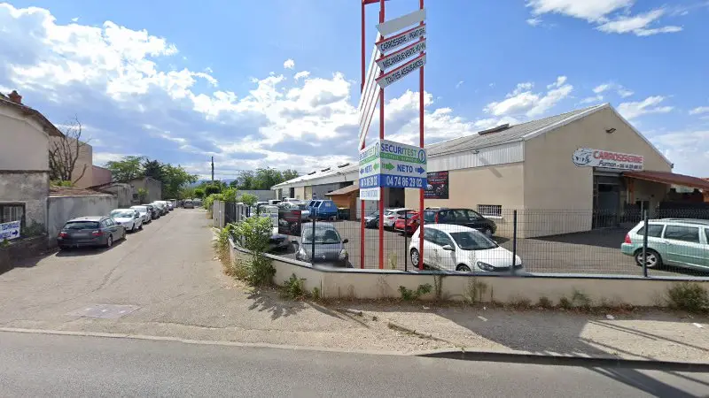 Vue de la rue devant CARROSSERIE FURNON, Le Péage-de-Roussillon